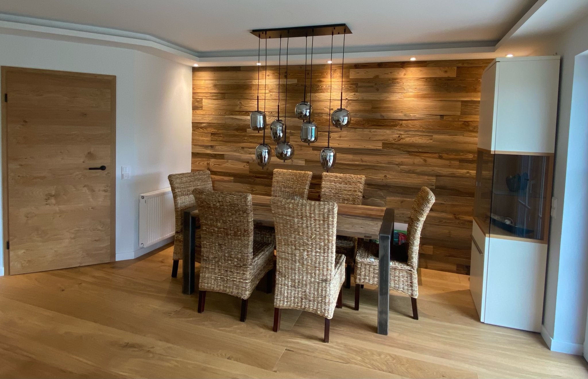 Vario Brown reclaimed wood wall cladding in a living room