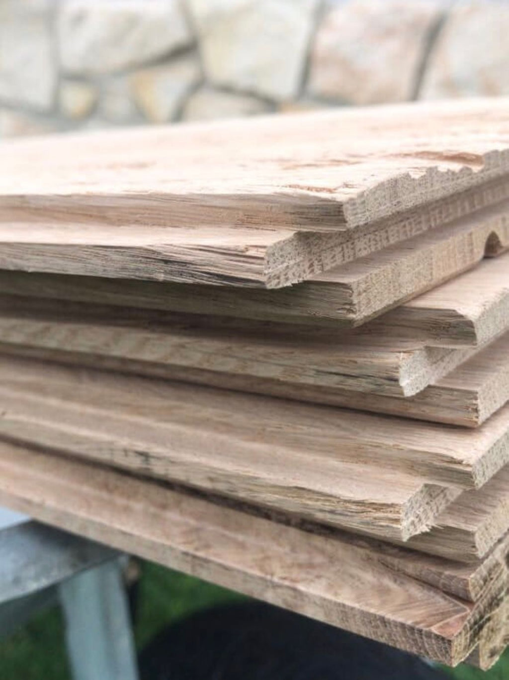 Four-sided tongue and groove connection on solid oak wall cladding